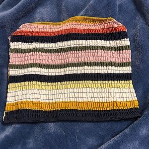 This is a tube top, multiple Colors, very stretchy